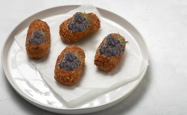 Croquetas de bonito y tapenade de anchoa de Santoña